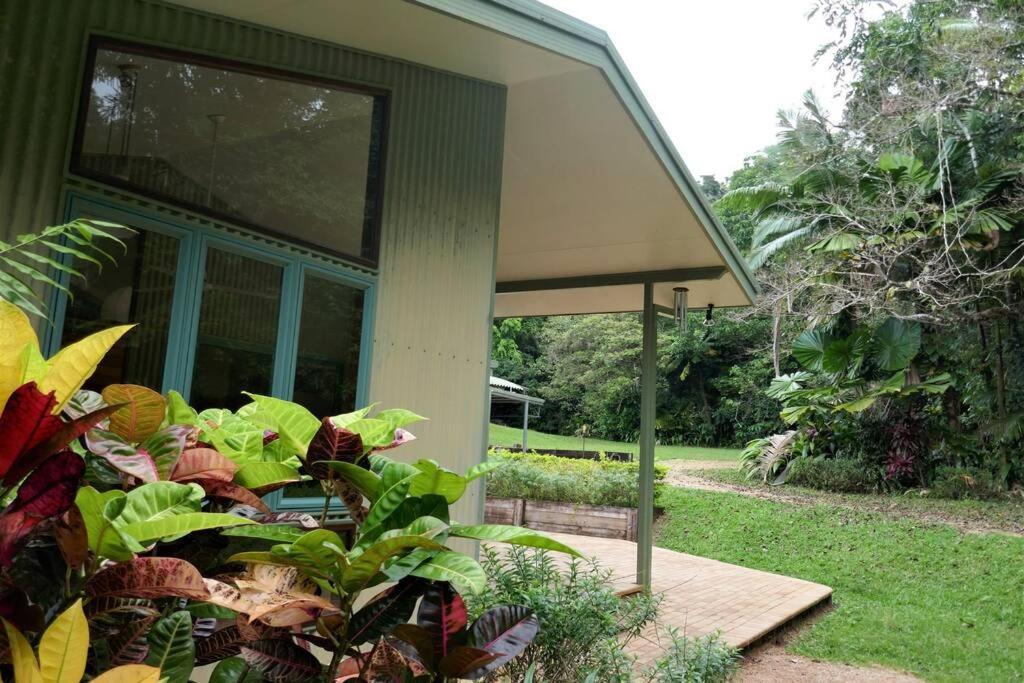Fanpalm Creek Hideaway Holiday home *